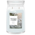 Snow Kissed Pine Signature Candle ( sněhová borovice ) - Vonná svíčka 110.0g